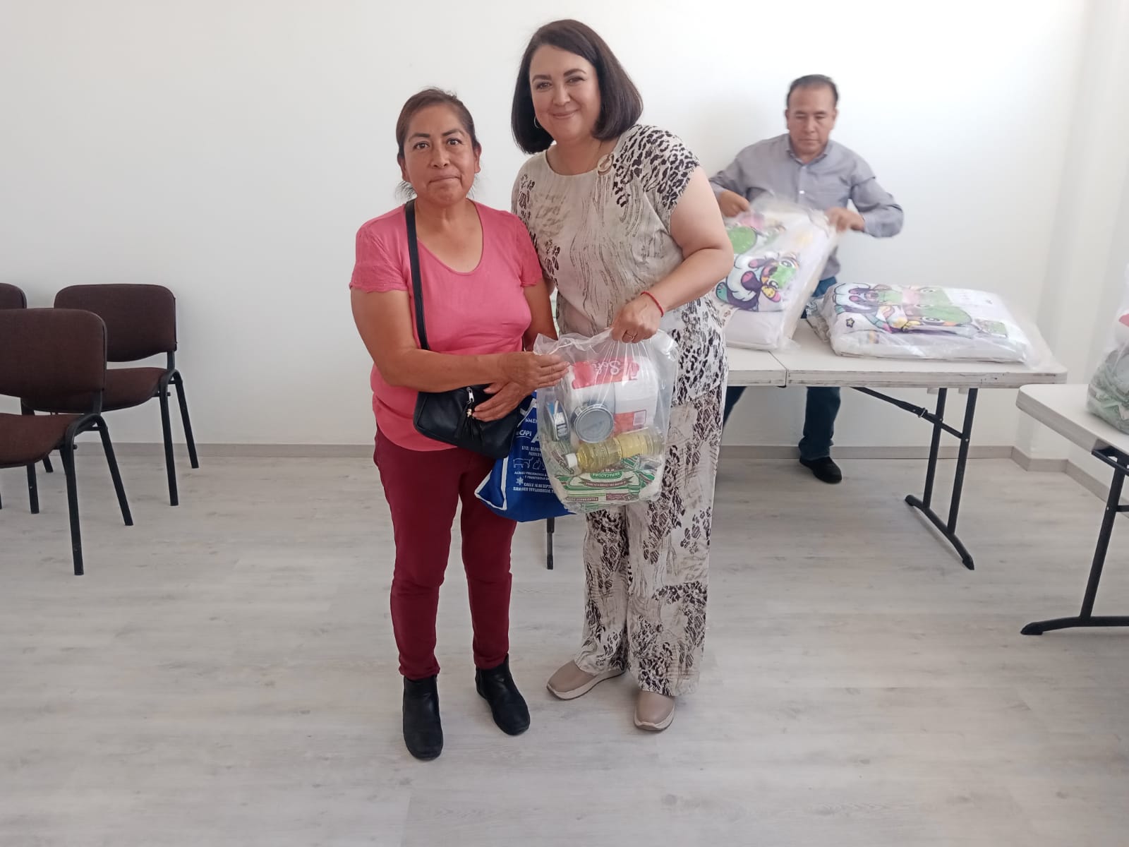 Entrega DIF Tlaxcala cunas y despensas a madres vulnerables como parte del programa 'Sueño Seguro'